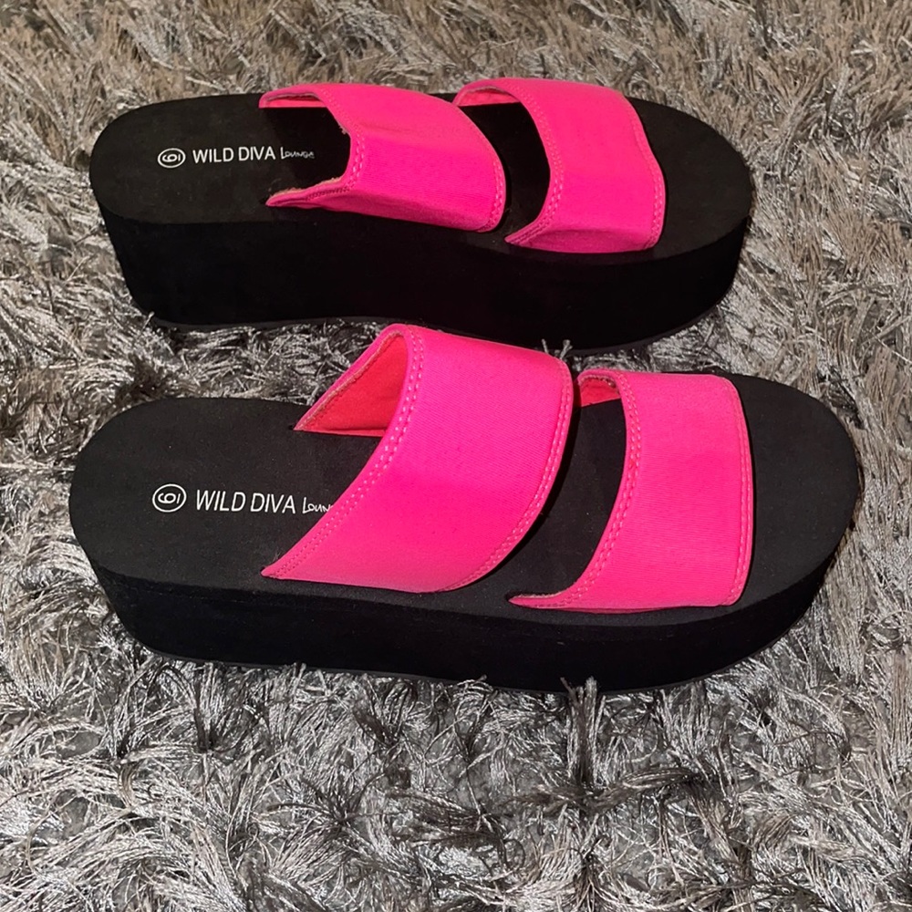 PLATFORM PINK AND BLACK SLIDES